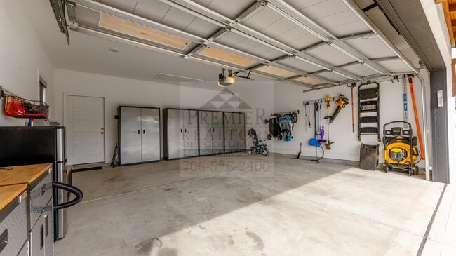 Building Photo - 29 Ivy Ln