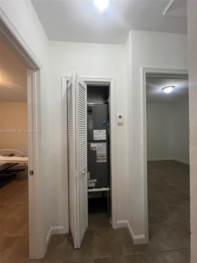 Building Photo - 9030 SW 40th Terrace