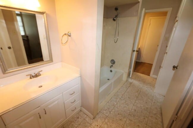 Building Photo - 6907 Dartford Ct