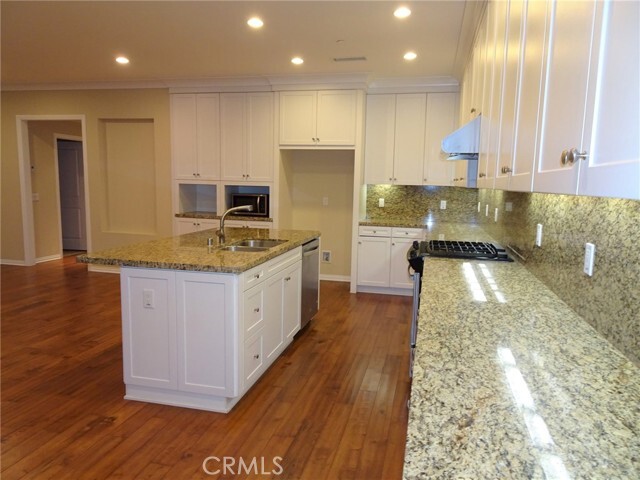 Building Photo - 108 Oasis