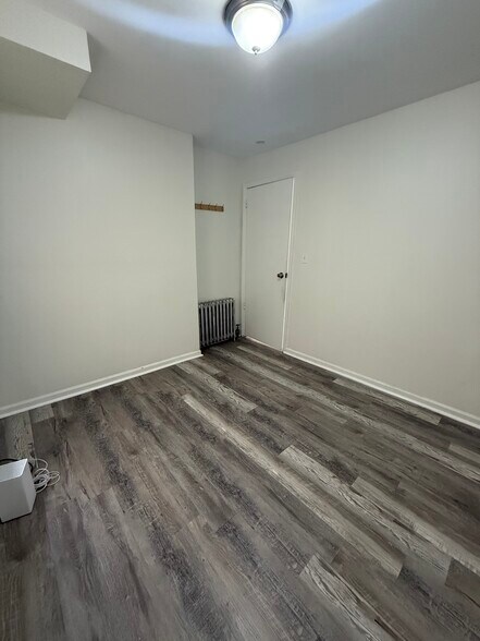 Room 3 - 140 E Jersey St