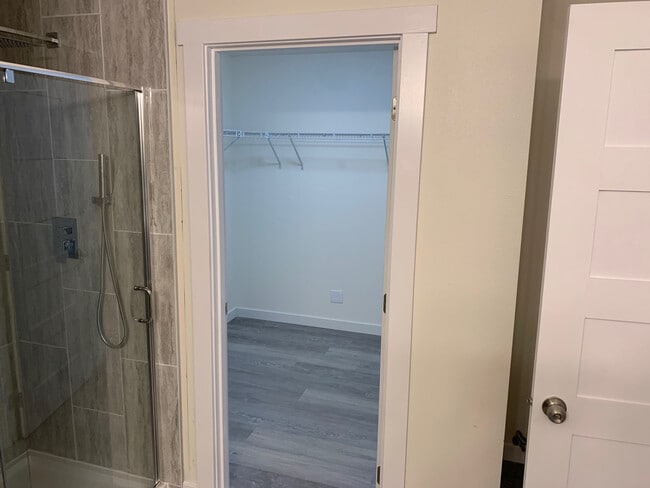 Building Photo - 15722 SE Oatfield Rd