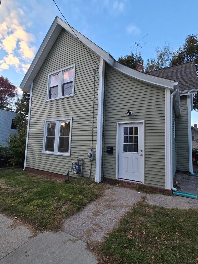 Building Photo - 70 Lancaster St