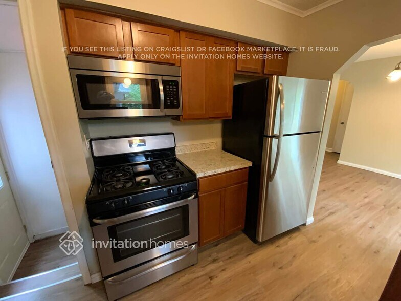 Building Photo - 8501 Goodhue St NE