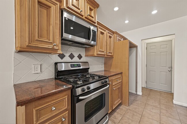 Building Photo - 2510 Old Fort Rd