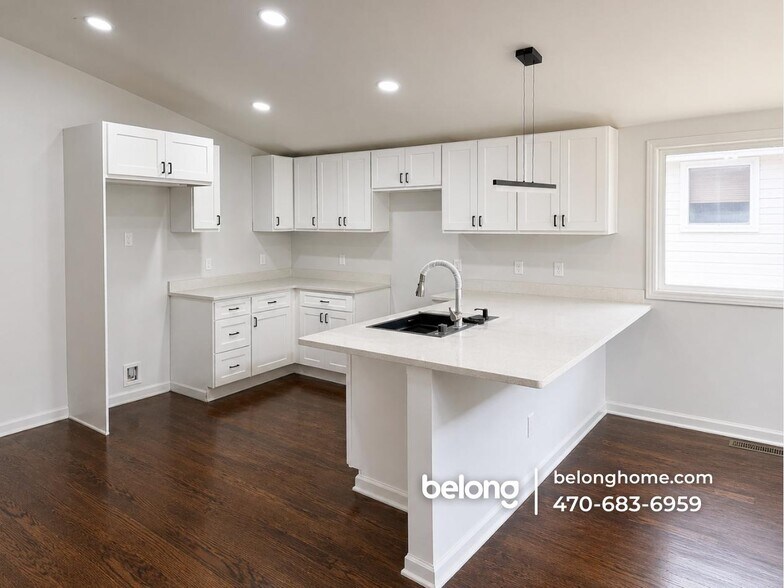 Building Photo - 1735 Alvarado Terrace SW