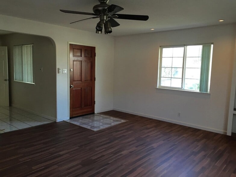 Building Photo - 1848 Enesco Ave