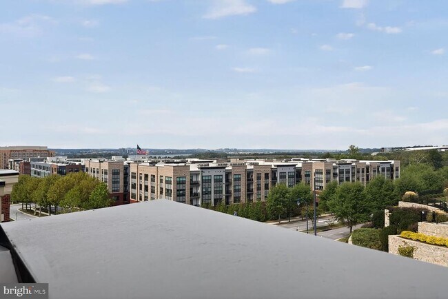 Building Photo - 506 Riversail Ln