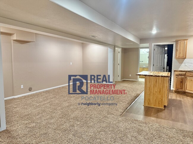 Building Photo - 13355 N Dekay Rd