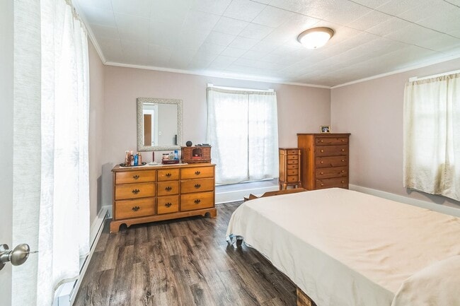 Building Photo - Charming 3BR House in Fostoria