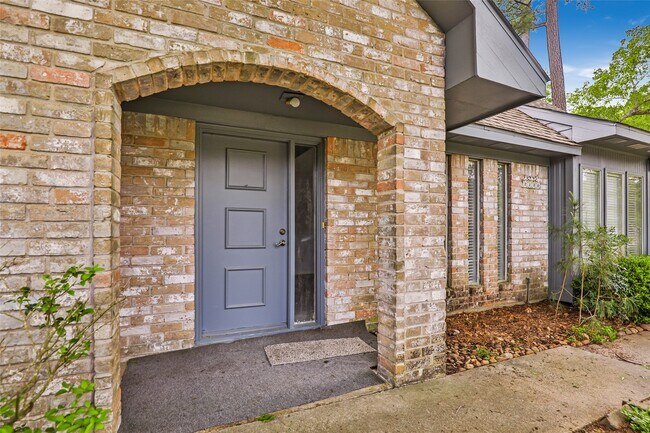 Building Photo - 2130 Lake Hills Dr