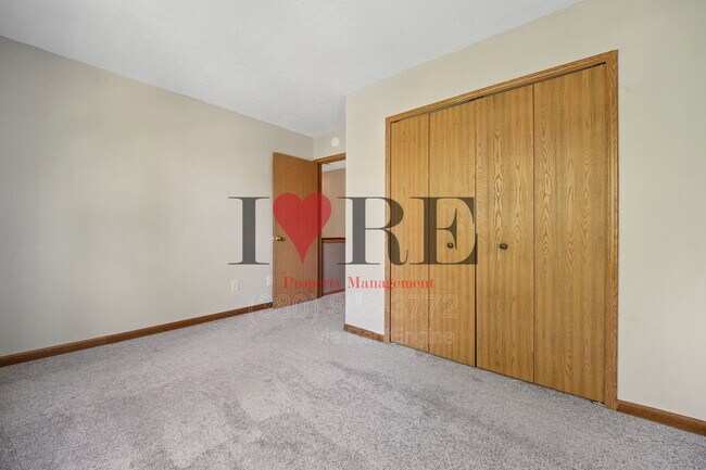 Building Photo - 3048 Hollybank Rd