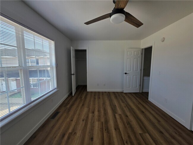 Building Photo - 2302 SE Jayel Terrace