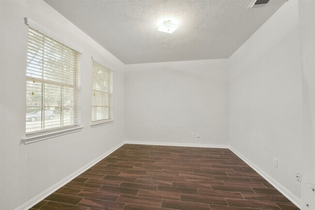 Building Photo - 7514 Boxwood Ridge Ln