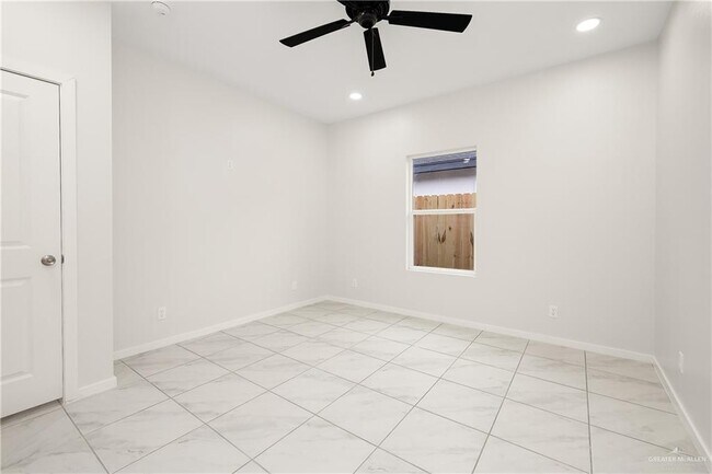 Building Photo - 14 Hillside S Ave