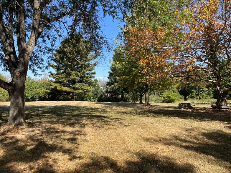 Building Photo - 12220 Jerome Road