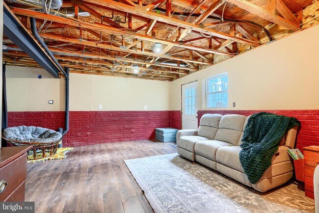 Building Photo - 215 Gracecroft Ct