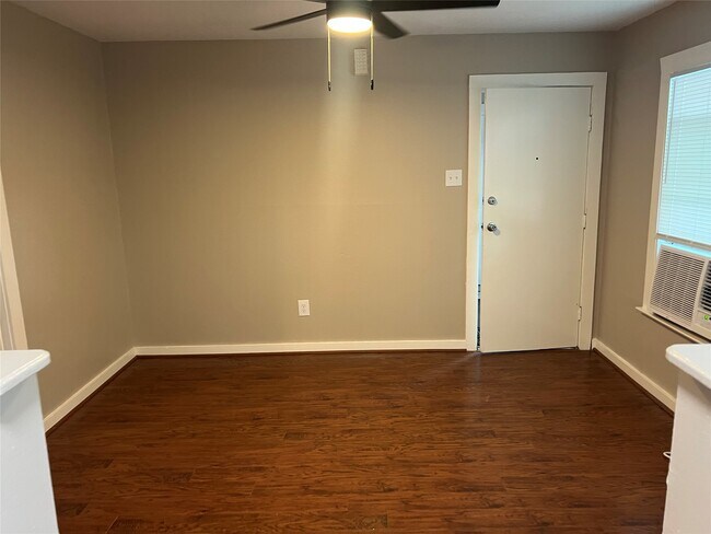 Building Photo - 220 Stiles St