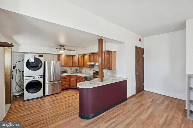 Building Photo - 632 E Girard Ave