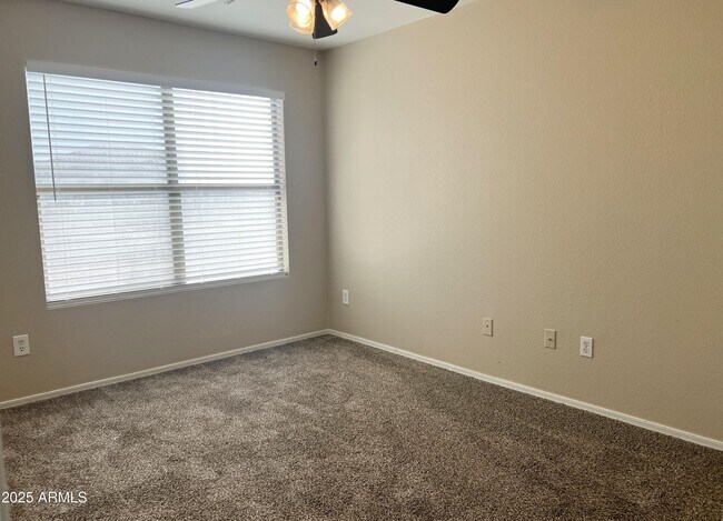 Building Photo - 10422 E Bramble Ave