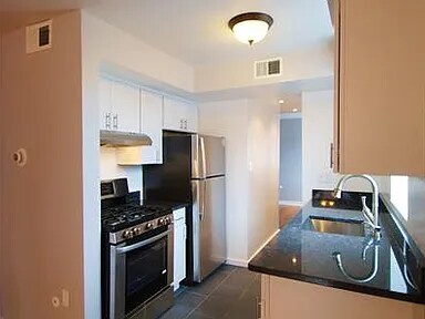 Kitchen - 625 Copeland St