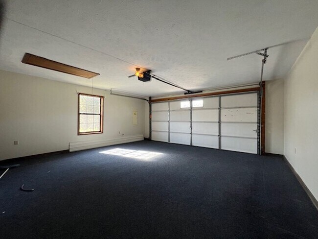 Building Photo - Move In Ready!!