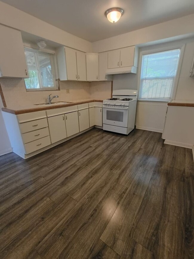 Building Photo - 2 bedroom home in Historic Downtown Riverside