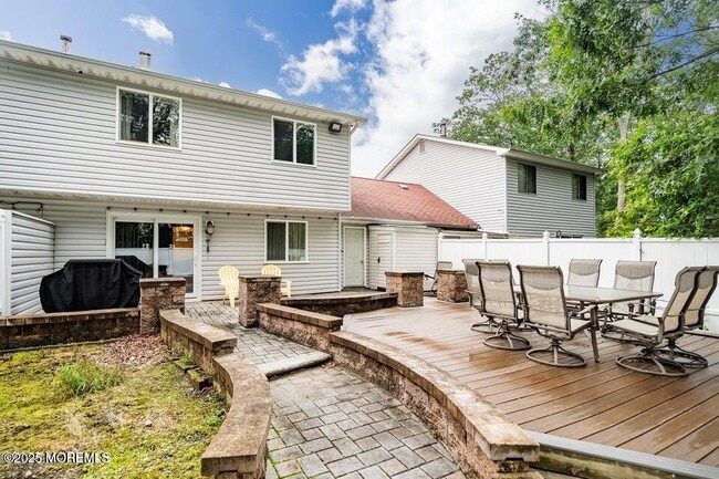 Building Photo - 11 Desiree Ct