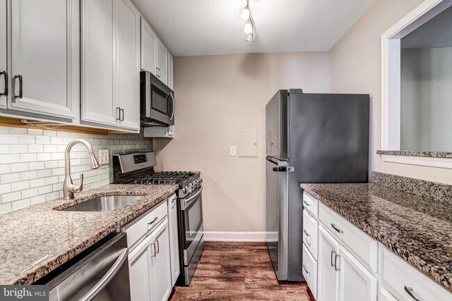 Building Photo - 12215 Braxfield Ct