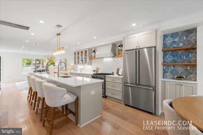 Building Photo - 1708 1/2 10th Street NW-