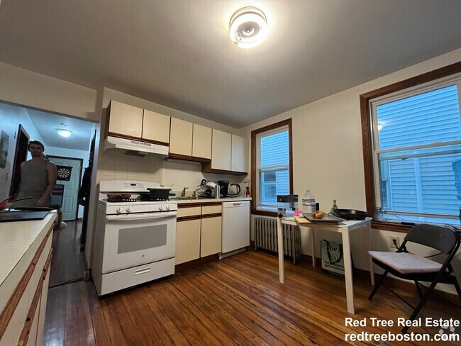 Building Photo - 45 Litchfield St