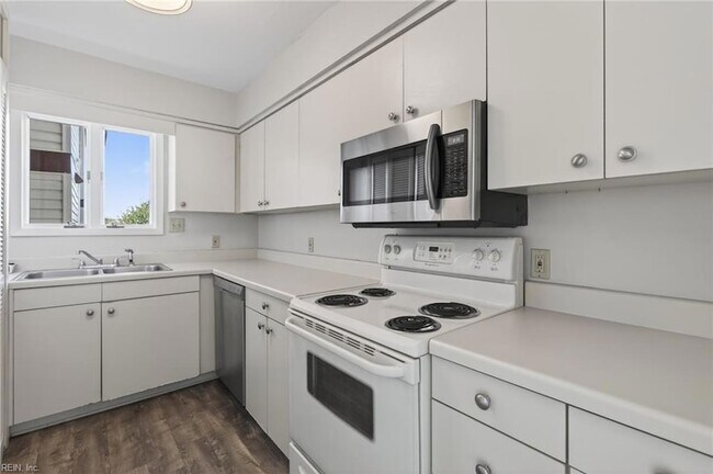 Building Photo - 2232 Vista Cir