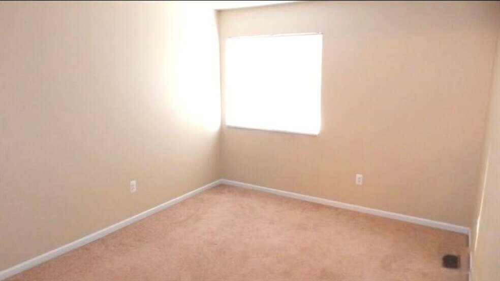 Building Photo - 9026 Newport Way