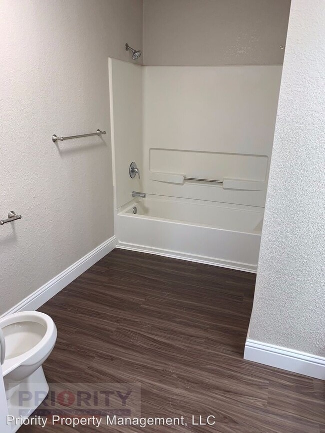 Building Photo - 1101 Desert Hills Cir E