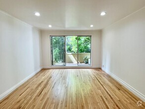 Building Photo - Prime Nob Hill Remodeled Condo, Private Ba...