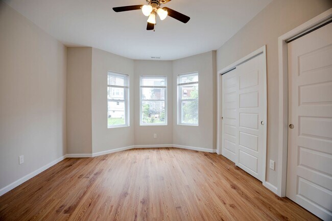 Building Photo - ???Newly Renovated MODERN 3BR and 1.5Bath ...