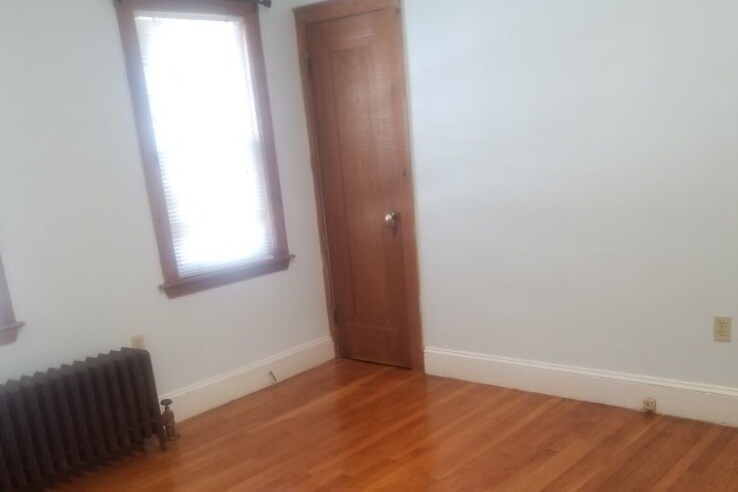 Building Photo - 33 Amsden St