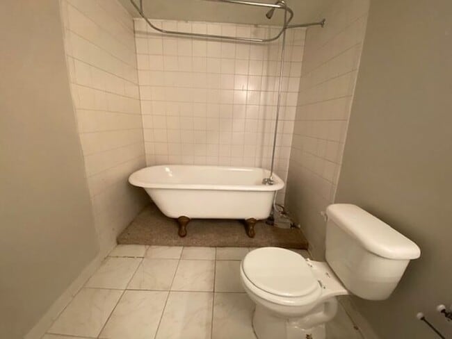 Building Photo - Charming 2-Bedroom Apartment in the Heart ...