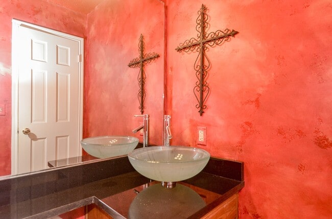 Building Photo - 8310 Hot Springs Dr