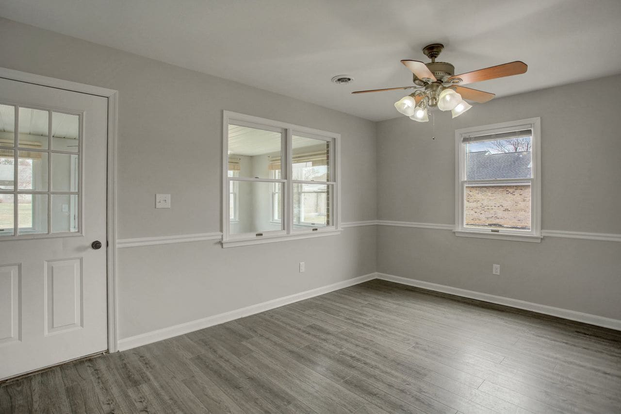 Building Photo - 2367 McCleary Dr