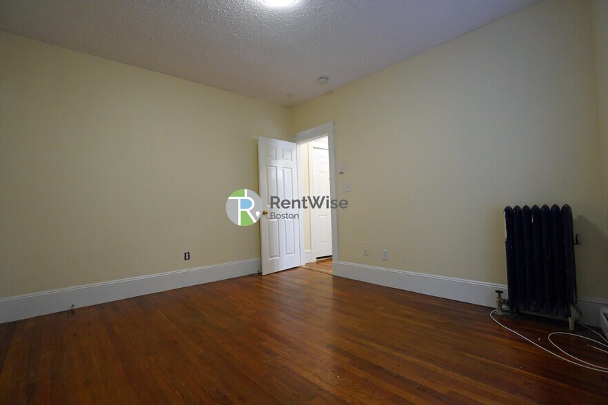 Building Photo - 55 Park Dr