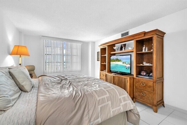 Building Photo - 230 174th St