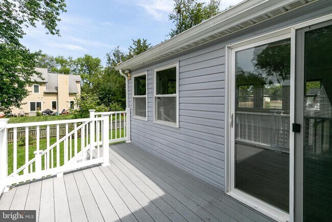 Building Photo - 742 Whitehall Beach Rd