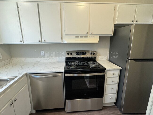 Building Photo - 616 S Boddie St