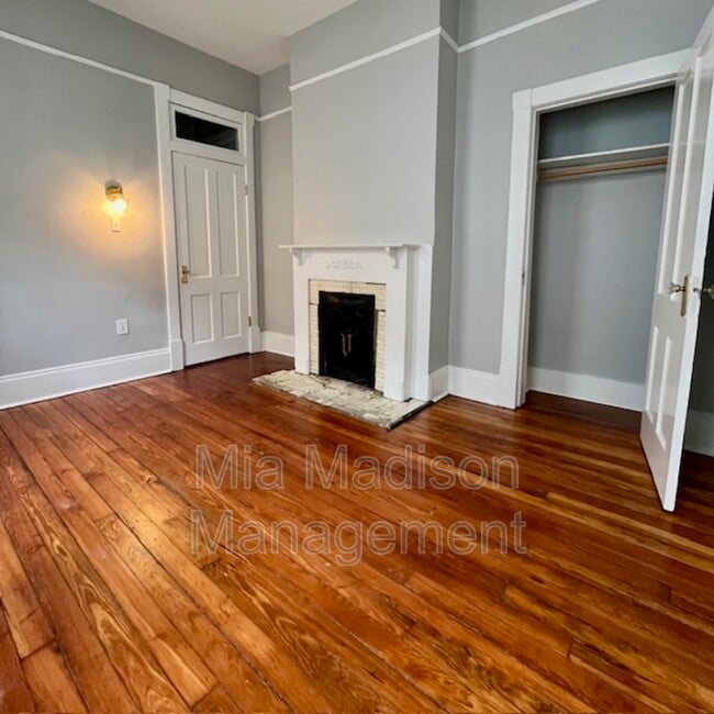 Building Photo - 123 E 40th St