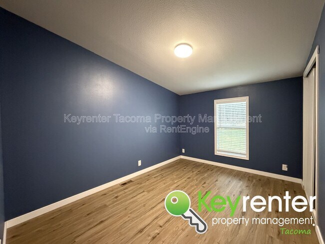 Building Photo - 121 349th St S