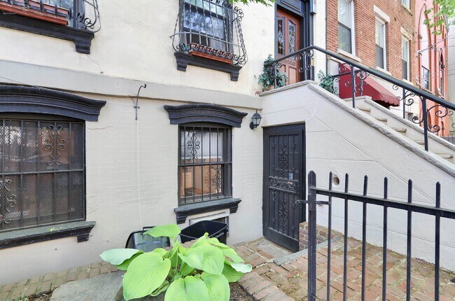 Building Photo - 137 Garden St