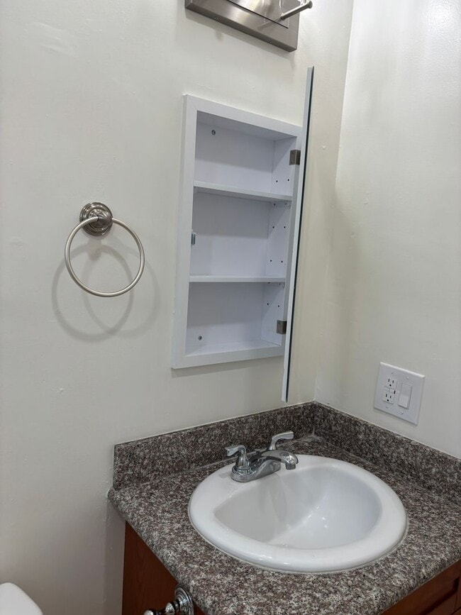 Building Photo - 1111 Tyler St