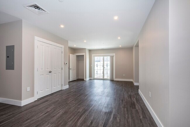 Building Photo - 50 Country Way