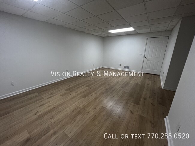 Building Photo - 64 Wooddale Ln